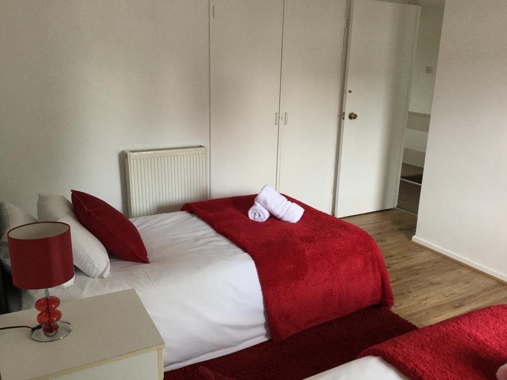 Вилла 4 Bed House Next To Basildon Town Centre Экстерьер фото